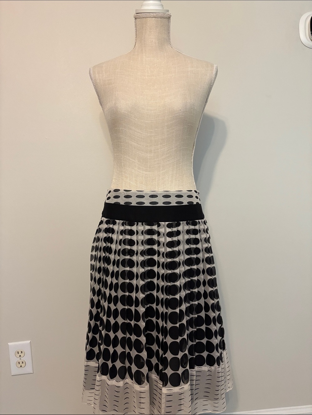 Black and White Polka Dot Pleated Skirt